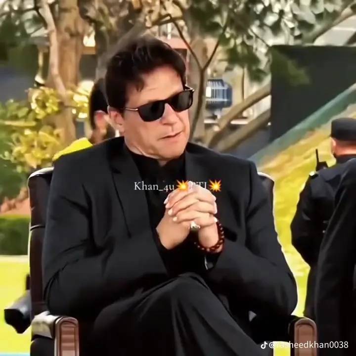 یہ ہیں عمران احمد خان نیازی❤️
مردمجاہد نے جیل میں بیٹھ کے نظام کو نتھ ڈالی ہوئی ہے🔥
