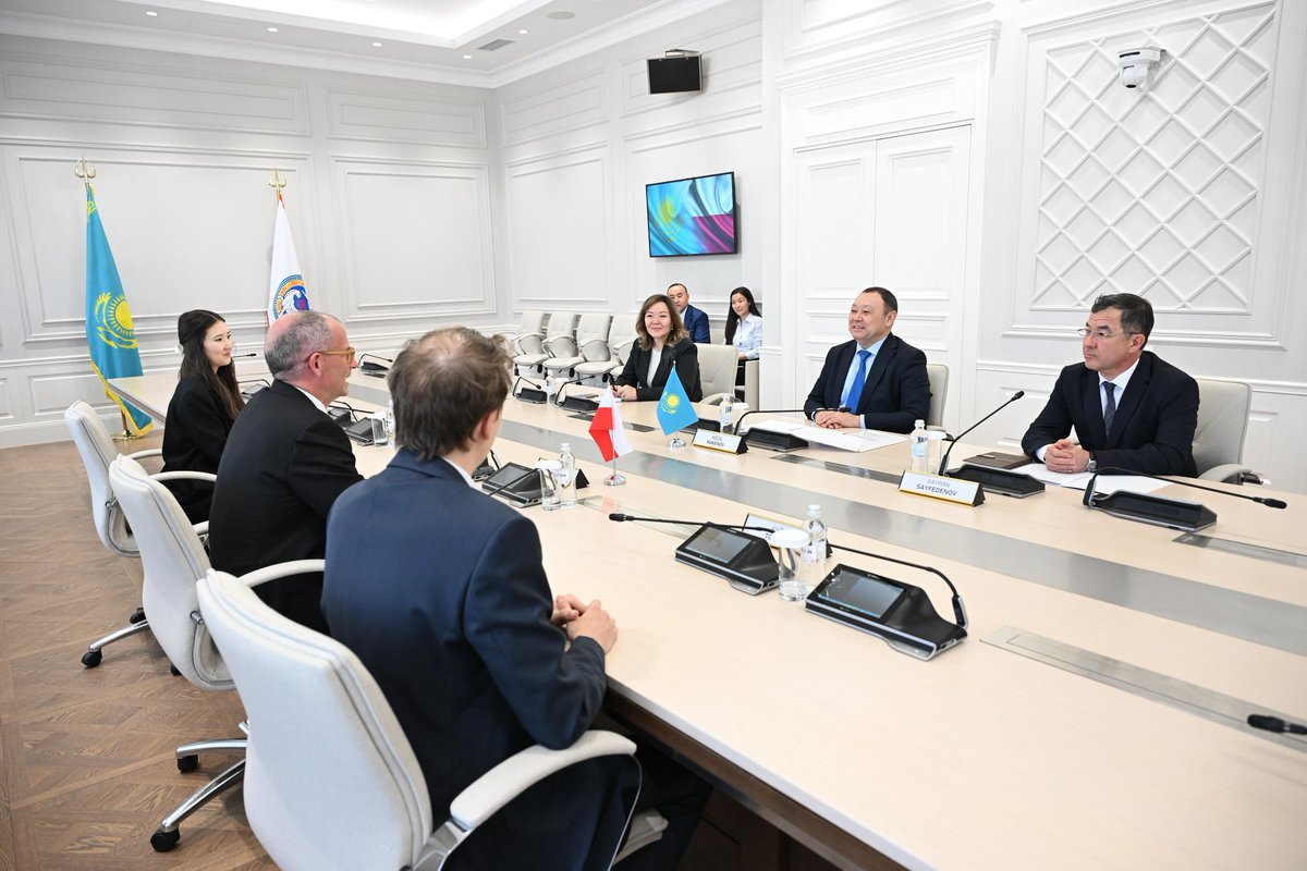 🇵🇱🤝🇰🇿 On 31 Oct 2025, Chargé d’affaires a.i. Michał Łabenda met with Abzal Nukenov, Deputy Akim of Almaty. The meeting focused on cooperation in education and culture.

#PolandKazakhstan #Diplomacy #Almaty #Culture #Education