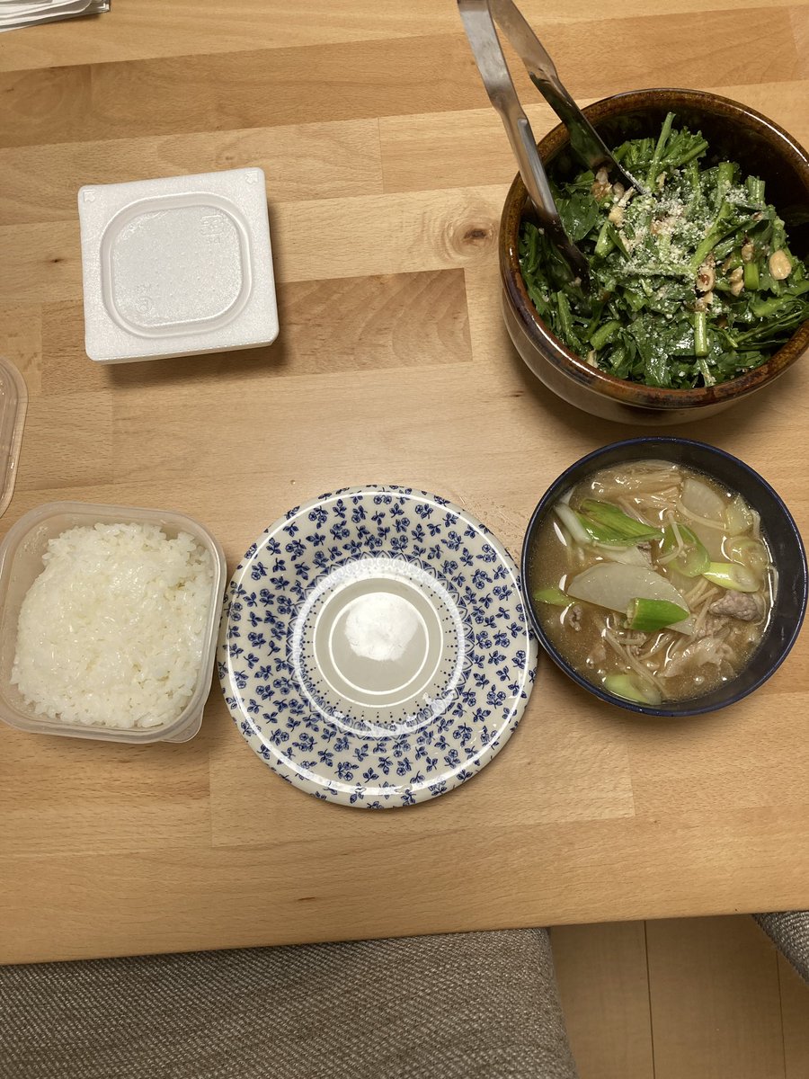FireCoupleshin's tweet image. 🥦夜ご飯は野菜中心メニュー🥕
仕事続きの日々だから、せめて食事でリセット。
体にも財布にも優しい自炊が一番🍳

#自炊 #節約ごはん #健康生活 #FIREへの道