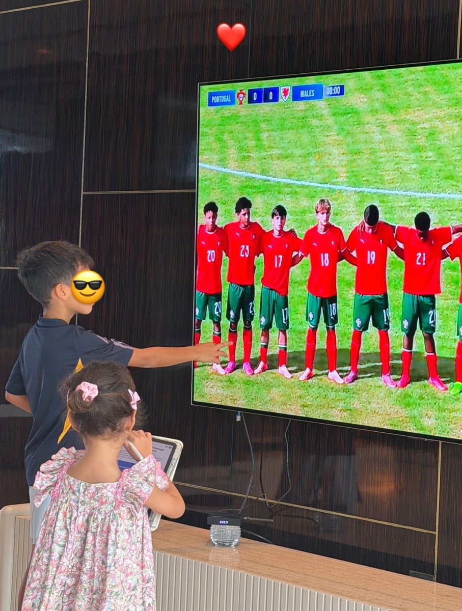 🚨 Cristiano Jr. receiving support from his siblings as he STARTS for Portugal ❤️