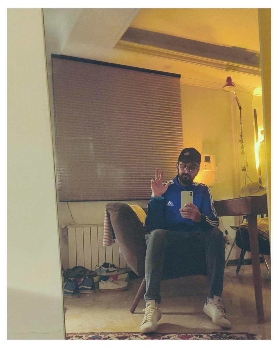 می‌کوبید شلاق و
روو شونه‌هاش غم
طعنه می‌زد به امید بهاری