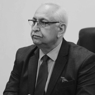 رغم ما بذلته السلطة لشراء صمت ما تسمى النخبة من أكاديميين ومثقفين وإعلاميين، يظل هناك صوّت عصيٌ على الإرتزاق الرخيص المبتذل الذي يفضّل الكتابة بضمير الحقيقة التي لا تقبل معادلة الشراء والبيع.  

هذا مقال كتبه الأكاديمي الدكتور "عماد عبد اللطيف سالم" وهو أشبه ما يكون بكشف حساب مع