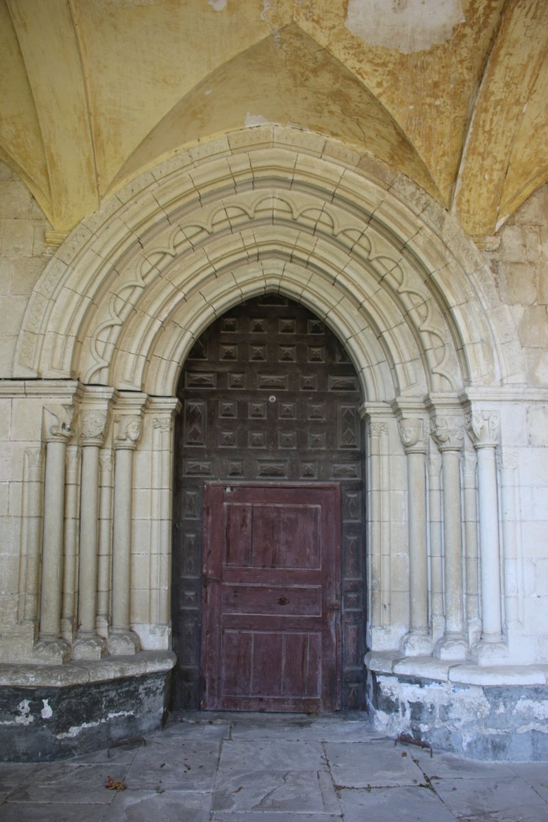 PatrimonioAlava's tweet photo. #Otazu. La iglesia de #SanMartín cuenta con portada #románica del siglo XIII con 4 arquivoltas con relieves geométricos. Su #RetabloMayor es del XVII y los laterales son #neoclásicos. 2 Andra Maris están en iglesias de #VitoriaGasteiz. #Álava
Foto: @alavamedieval https://t.co/tUualcU3vF