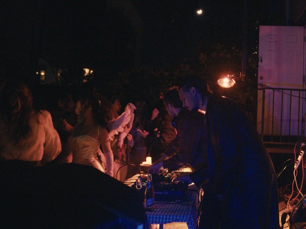 Back to back 6 hours with my twin no one stopped dancing for even a second