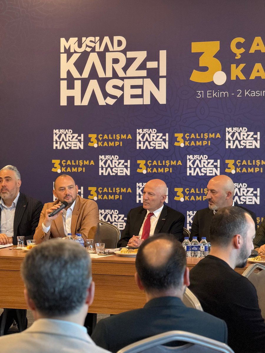 BurhanOzdemirTR's tweet photo. 📍 Sakarya’dayız.

Bugün, MÜSİAD Karz-ı Hasen Sandığımız tarafından Sakarya’da düzenlenen 3. Çalışma Kampına katıldık.

Faizsiz dayanışma ekonomisinin somut bir örneği olan Karz-ı Hasen modelimiz; paylaşmayı, yardımlaşmayı ve üretimi merkeze alan bir ekonomik ahlakın temsilidir. İhtiyacı olan üyelerimize faizsiz fon desteği sağlayan Sandığımız, önümüzdeki dönemlerde de üyelerimize bu desteğini sürdürecek. Birlikte, değer temelli bir finans anlayışını güçlendirmeye ve iyiliği ekonomiye taşımaya devam edeceğiz.

Çalışma kampımızın hayırlara vesile olmasını diliyor, MÜSİAD Karz-ı Hasen Sandığı (@MUSIADKarzHasen) Başkanımız Mustafa Aktaş’a ve Yönetim Kurulu'na çalışmaları için teşekkür ediyoruz.