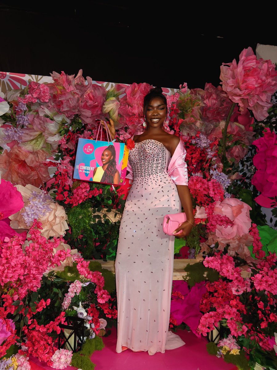 ZitaOloruntola's tweet photo. Serving Essential Black Barbie Glamour at Lagos Fashion Week Day 3 with @lushhairnigeria 💕
. 
. 
#lfw2025 #ZitaOloruntola https://t.co/O4N7spPKGr