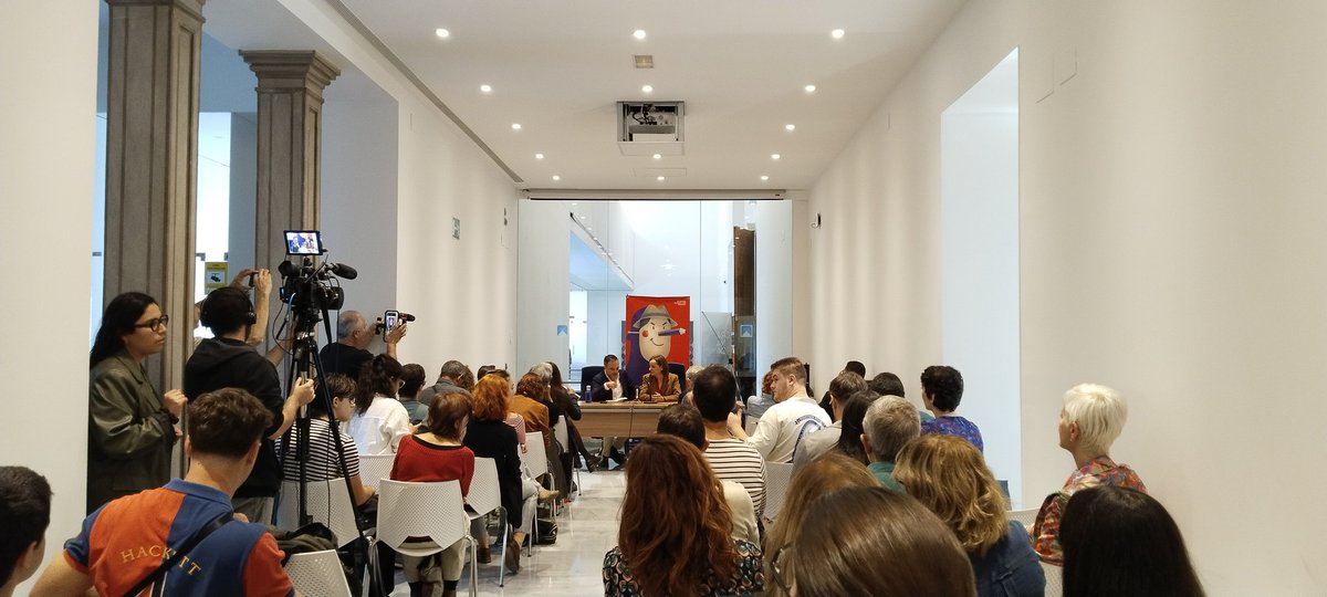 Un lujo tener en #Granada a <a href="/PepaBueno/">Pepa Bueno</a>. Charla sobre la credibilidad de los medios con <a href="/quicochirino/">Quico Chirino</a> , dentro del Festival de la Prensa que organiza <a href="/1001Medios/">1001Medios</a> y en el que colabora el <a href="/PeriodistasAND/">CPPA</a> 
Streaming 👇🏻

youtube.com/live/YzwamY3hK…