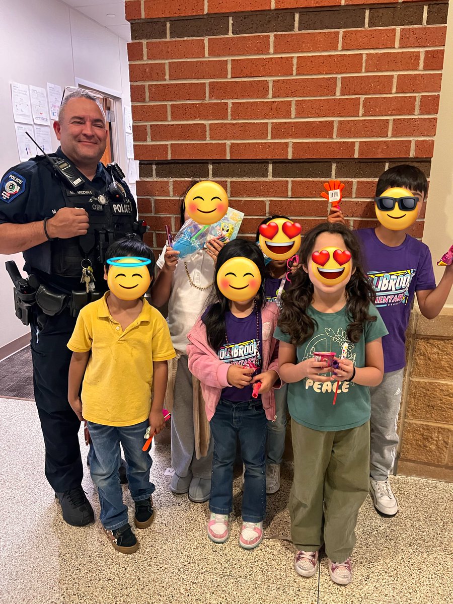 Officer Medina caught many Hornets reading on Halloween 🎃 and they left with all kinds of treats.  <a href="/sbisdpd/">SBISD Police Dept.</a>