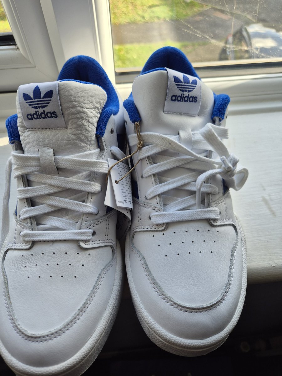 robcfcmcgee's tweet photo. @adidasUK Just received these from you. Look at the state of them? There is glue on the inside of the mottled tongue. Even had a security tag still attached! Returned immediately! Disgusting. https://t.co/spZ9qQ1a1t