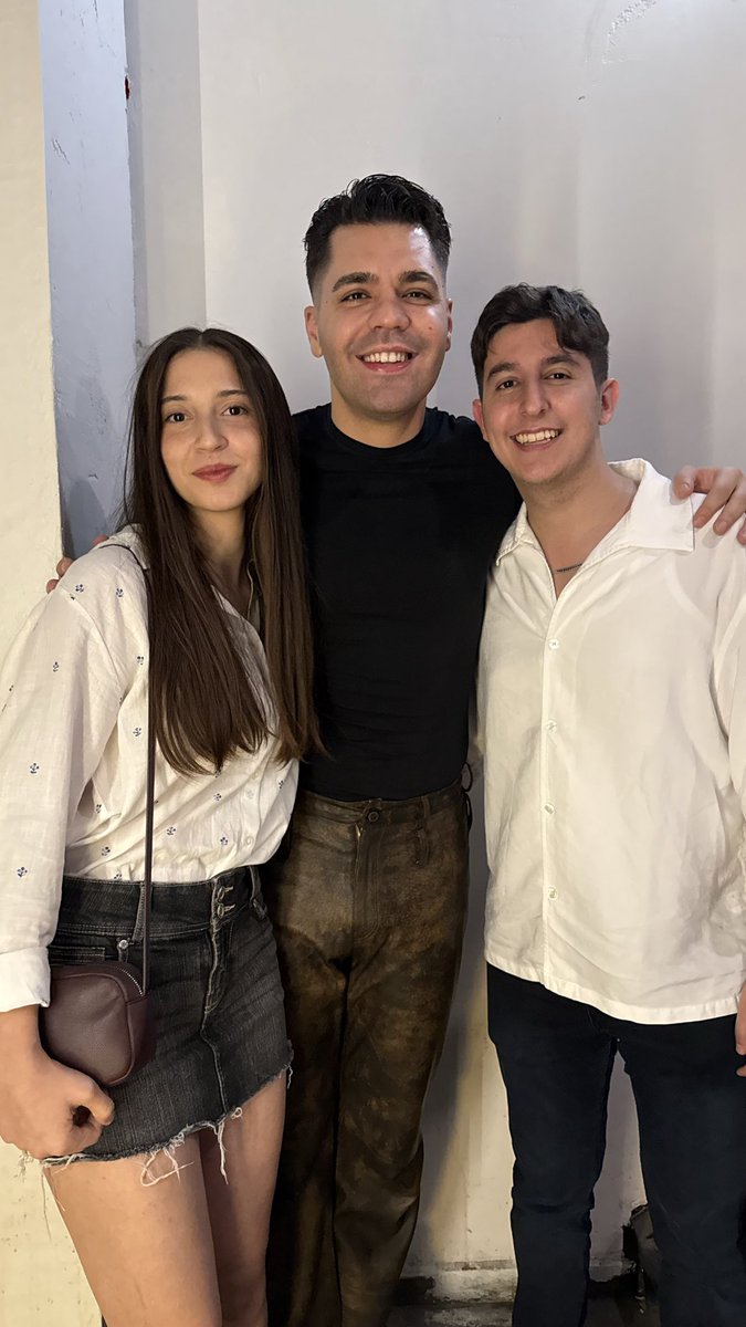 bizi görür görmez kollarını açıp hemen sarılması 🥹🫶🏻 <a href="/emircanigrek/">Emir Can İğrek</a>