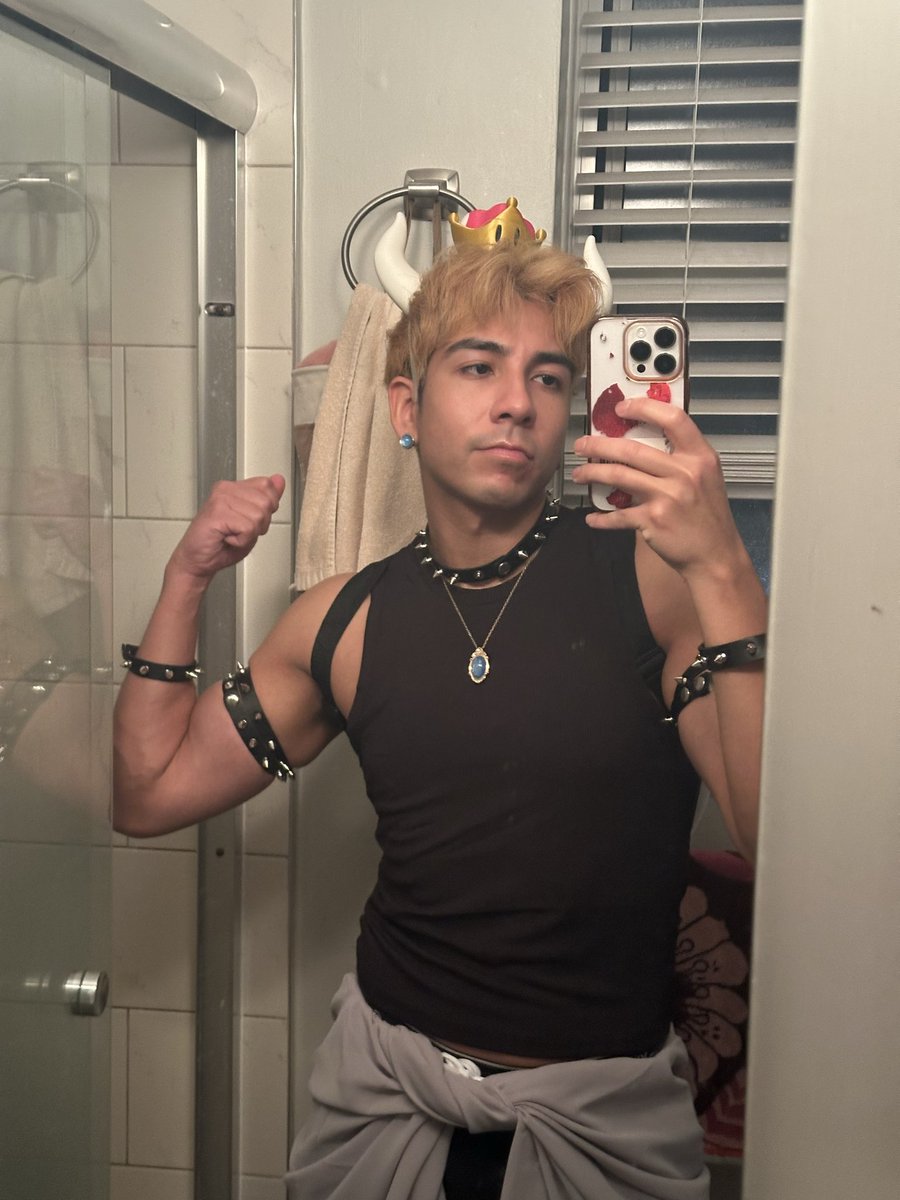 kevquant's tweet image. I hate gay halloween because wdym you’re a fanfic version of Bowser that transforms into a hotter sexier Peach to get with Mario after Peach rejects both of them at the end of Super Mario Odyssey!?