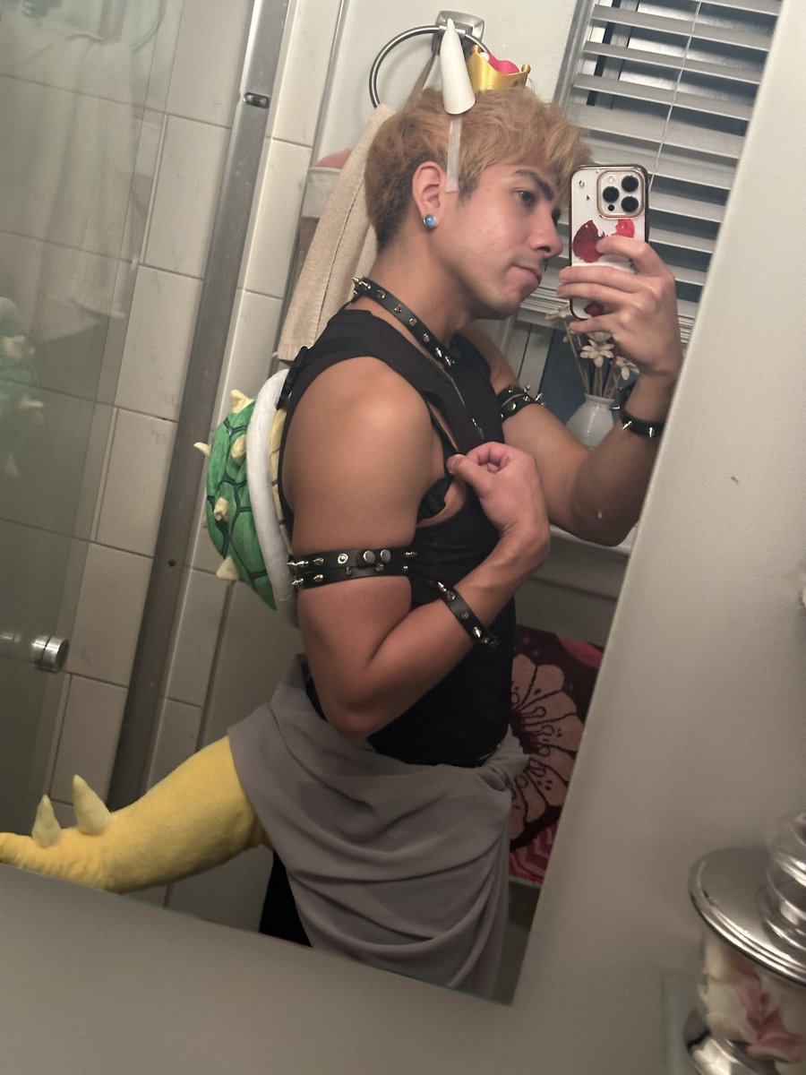 kevquant's tweet image. I hate gay halloween because wdym you’re a fanfic version of Bowser that transforms into a hotter sexier Peach to get with Mario after Peach rejects both of them at the end of Super Mario Odyssey!?