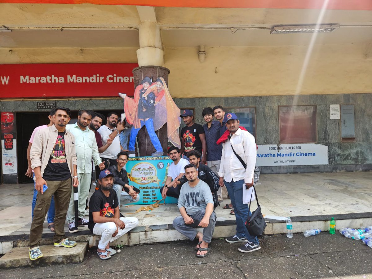 SRKUniverse's tweet photo. When it’s SRK Week, every heart in Mumbai beats for King Khan! Fans gathered at #MarathaMandir, celebrating love, memories, and #DDLJ magic ❤️✨

KING CARNAGE ON SRKDAY

@iamsrk 

#ShahRukhKhan #SRKDay #MannatYatra #KingKhan #King #SRKDay2025 #GlobalStar #SRKUniverse  #ONLYONEKING #SRK