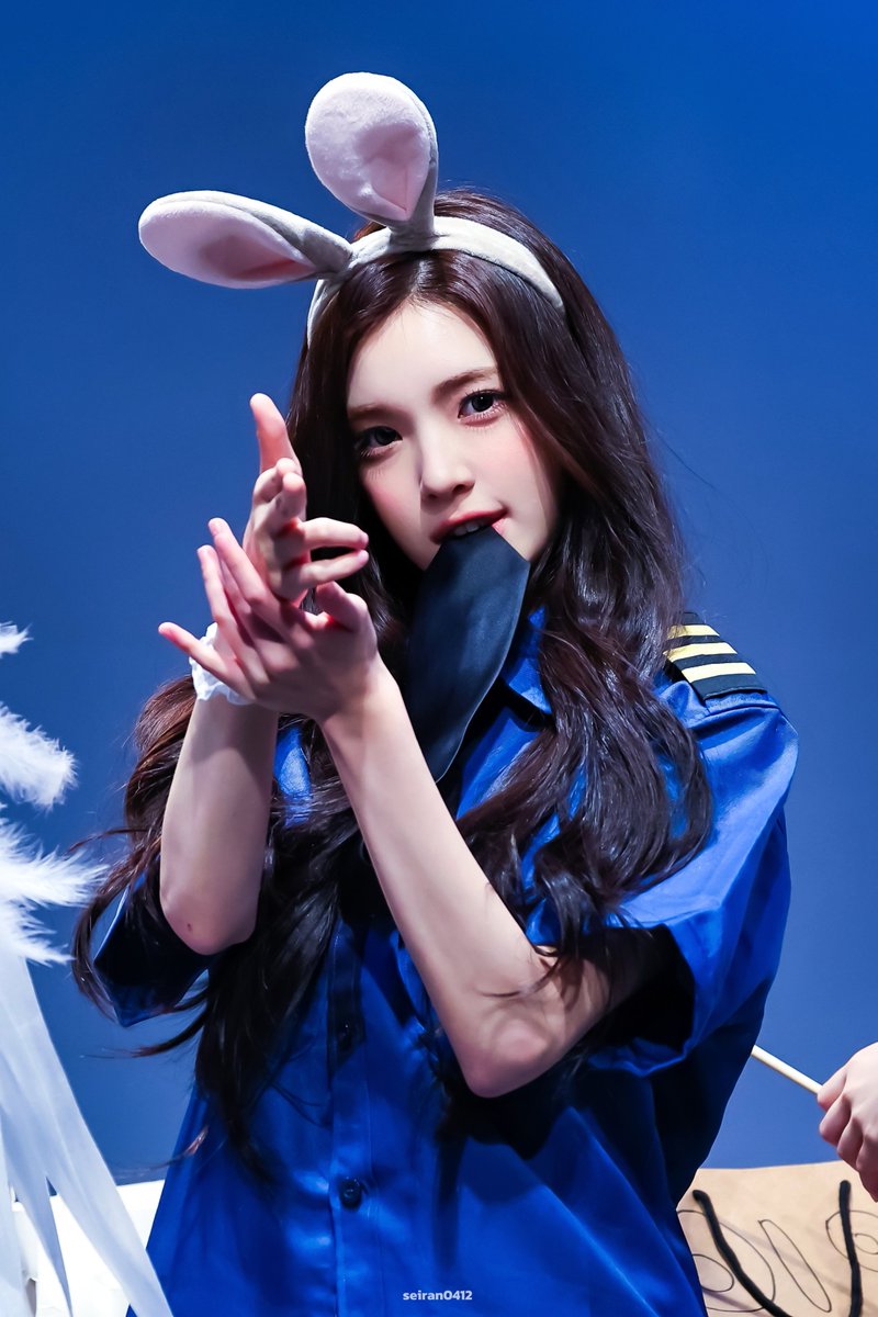 251101
잡혔어🥲
#YUHA #유하 
#Hearts2Hearts #하츠투하츠 #H2H