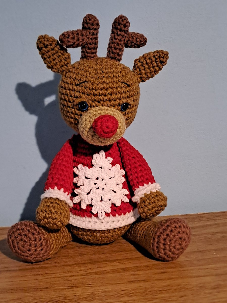 Estos trabajos estan en venta ,si alguien lo quiere me manda DM. Se agradece rt ,gracias 🧶🎄♥️