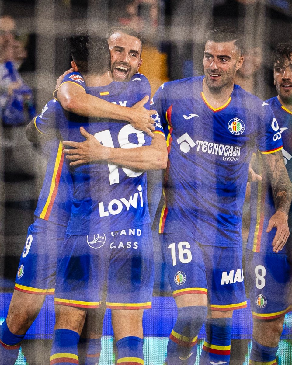 Mayoral_Borja's tweet photo. Orgulloso y tremendamente feliz por hacer historia en este gran club 💙

Siempre me he sentido muy querido y lograr el récord de ser el máximo goleador en Primera significa mucho para mí. Gracias a todos los que me acompañáis en este camino 🙏 . 

Menuda victoria, Vamos Geta!! https://t.co/2KEESQ6rYF
