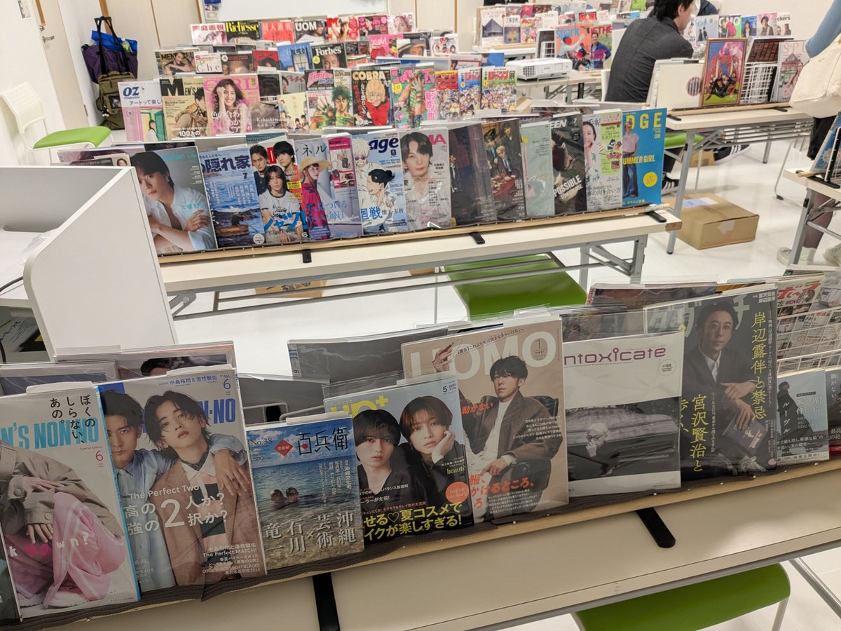 sasamune3's tweet image. #アーカイブズ供覧展
1日目終了〜!
全てのメディアニュースは何らかの雑誌か冊子で記事になってるというマインドのもとで驚異の情報収集能力と体力、お金、時間を代償に集められた見たことのない資料群。こんなにも知らないジョジョ関連の情報があったのか……
“深い狂気は美しい”