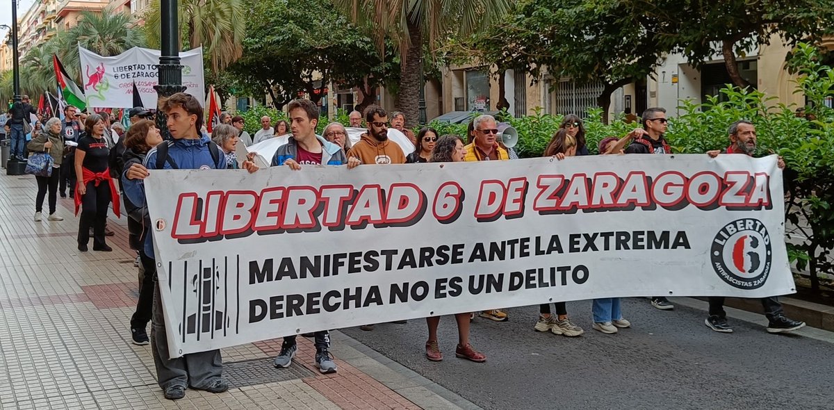 Manifestación por la liberación de Imad y Daniel -de los #6deZaragoza- que siguen en prisión (565 días), condenados por MANIFESTARSE ante la extrema derecha. ¡Son presos políticos!
También por la derogación de la #LeyMordaza y la reforma no punitiva del Código Penal.

Sigue y