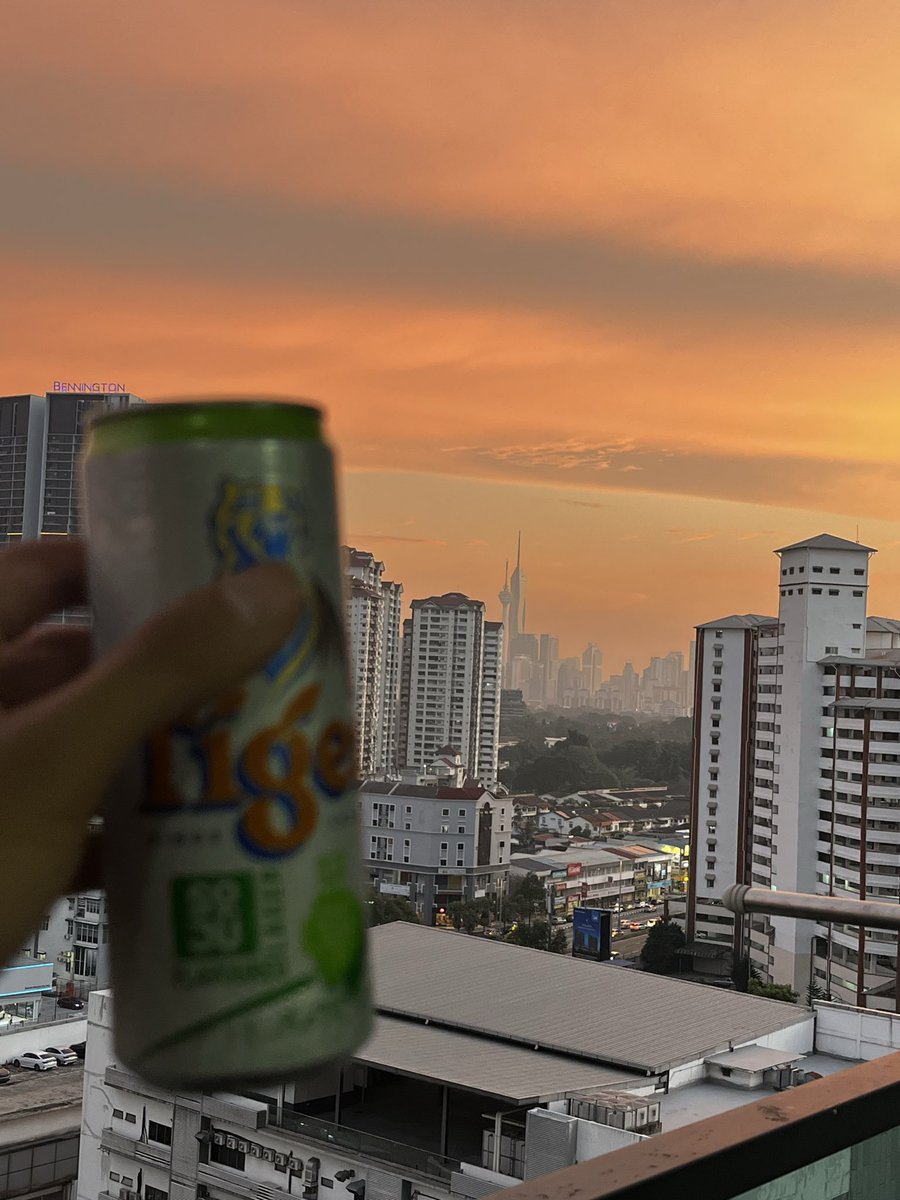 ecomu11's tweet photo. Perfect combo lepas penat kerja https://t.co/UPCKWYNayU