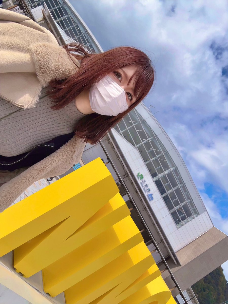 岩手県北部、青森との県境近くにある二戸(にのへ)駅は2002年から新幹線が止まるようになった出世駅です！

かっこいいトラ色のモニュメントもあるので行くと毎回ここで撮っちゃうけどいつも誰もいない😌