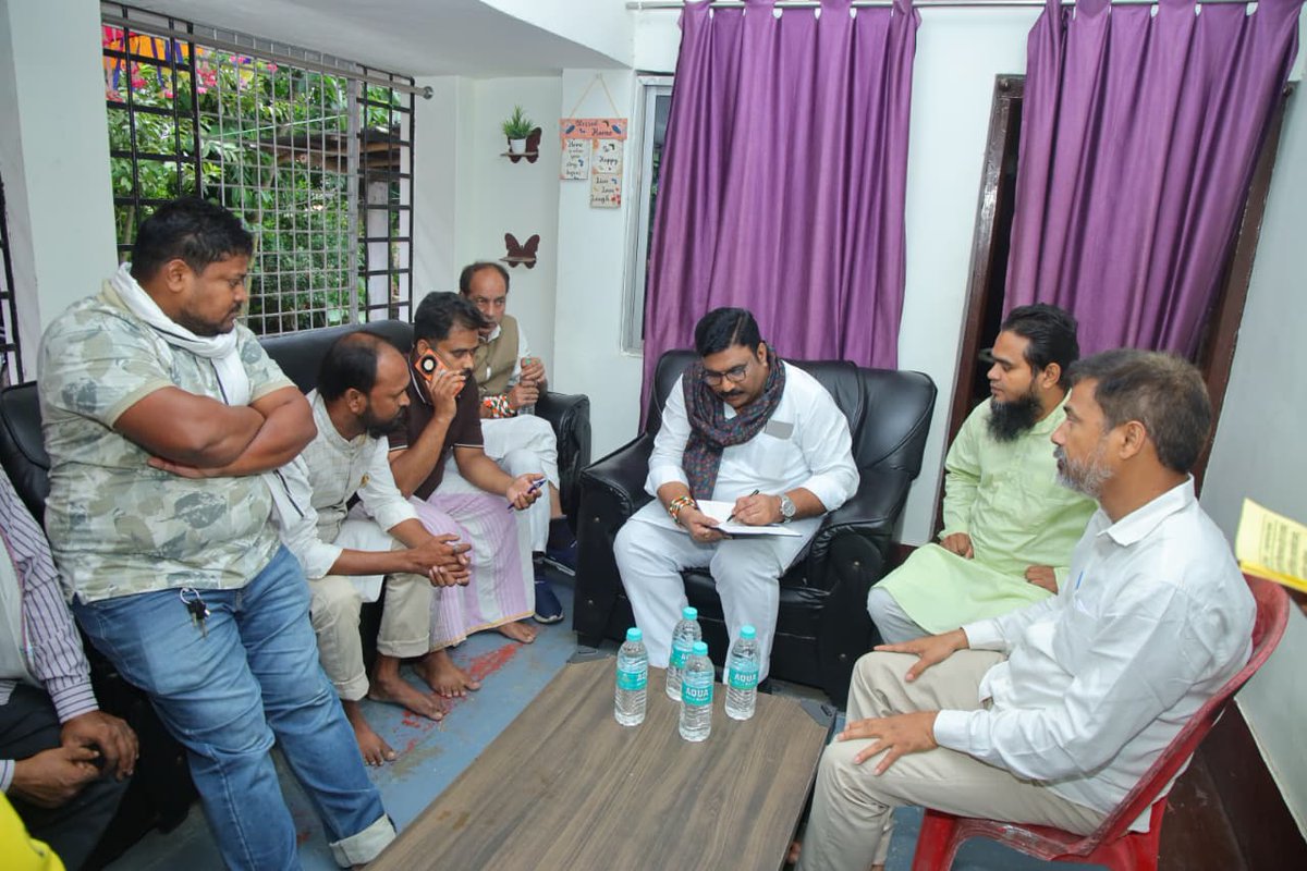 mdchopdarinc's tweet image. 📍 बहादुरगंज विधानसभा बिहार 

बिहार विधानसभा चुनाव हेतु आज मेरे प्रभार क्षेत्र बहादुरगंज पहुंचकर कांग्रेस उम्मीदवार प्रोफ़ेसर मुसव्विर आलम जी से मुलाकात की। उनकी सादगी, जनसेवा के प्रति समर्पण और संगठन के प्रति निष्ठा सच में प्रेरणादायक है।

आलम साहब से मुलाकात के बाद उनके…