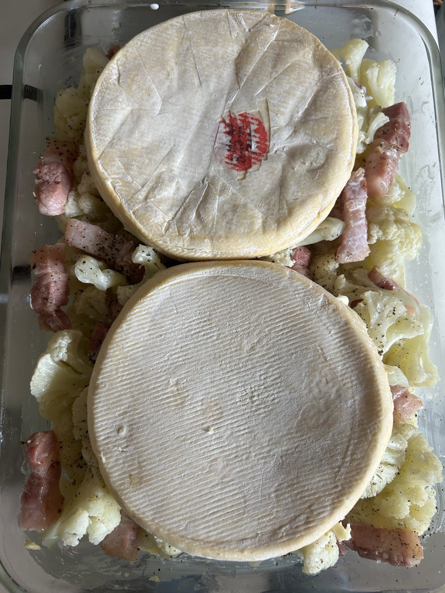 Minimal_Compact's tweet image. La campagne ça vous gagne !!!
Choux fleur, lardons, crème et Reblochon 😁