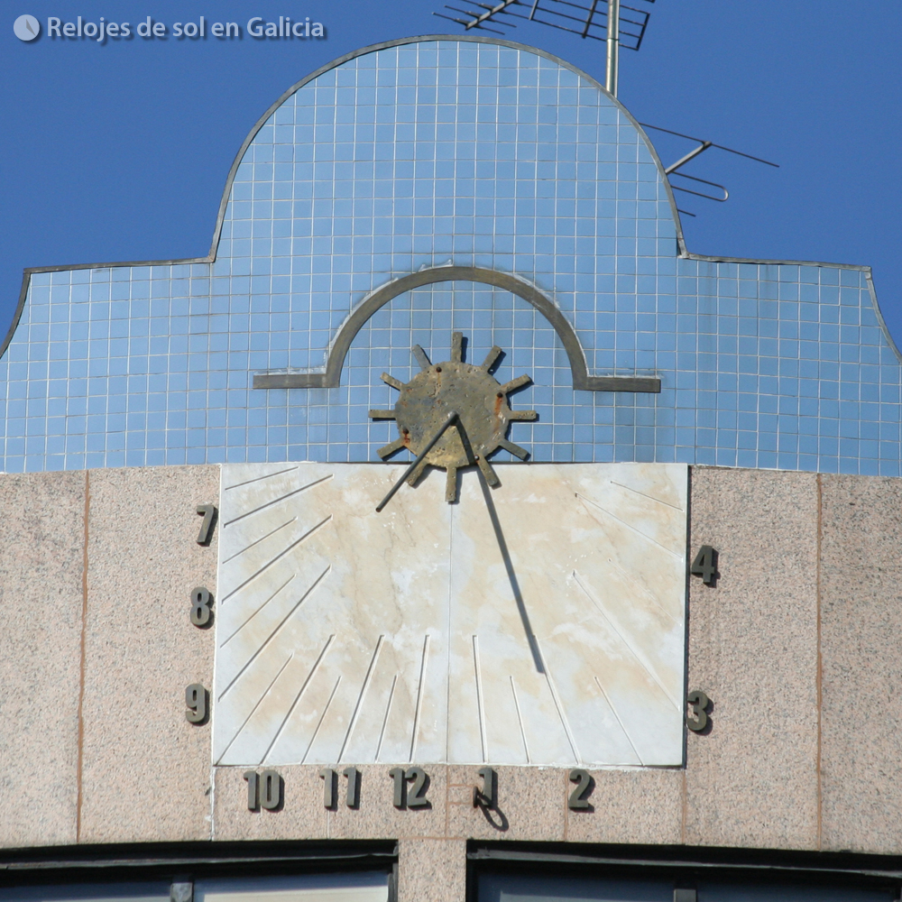 relojesdesolgal's tweet image. #Relojdesoldeclinante en el municipio de #Ourense 

#Reloxodesoldeclinante no #concellodeOurense (#OU)

#gnomon #rellotgedesol #relógiodesol #sundial #sonnenuhr #cadransolaire #orologiosolare #meridiana #日晷 #日時計 #해시계 #sol #mármol #latón #comarcadeourense #galiciamola