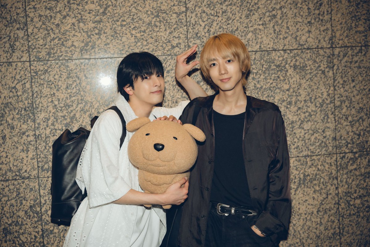 25ji_akasakade's tweet image. #ドラマ25時赤坂で 𝘚𝘦𝘢𝘴𝘰𝘯𝟤
オフショット📸ˊ˗

主演のお二人とハチ🐶🐾

#駒木根葵汰 #新原泰佑

🌉 「２５時、赤坂で Season２」
#テレ東 毎週水曜 深夜1時(25時)~放送
TVer／U-NEXTで配信中.ᐟ.ᐟ