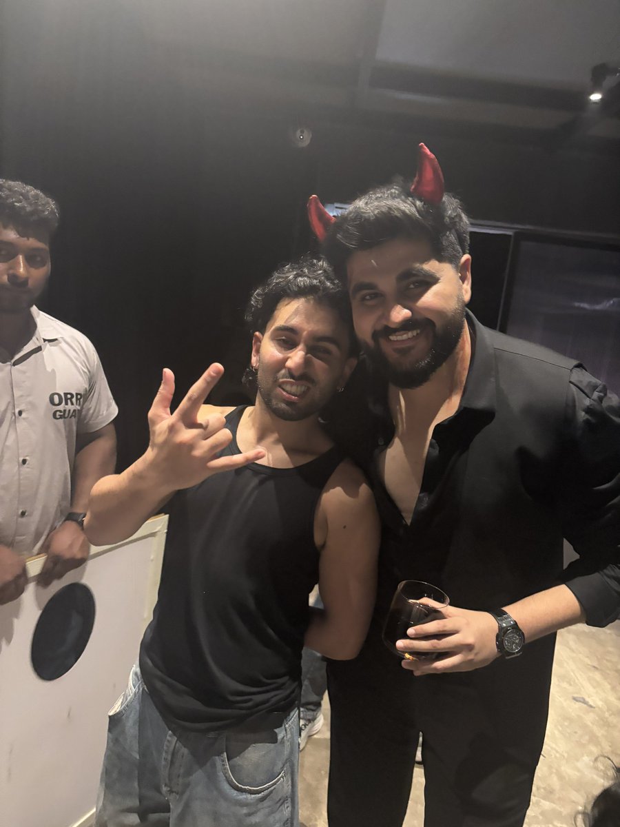 lostintrovert_'s tweet image. last night