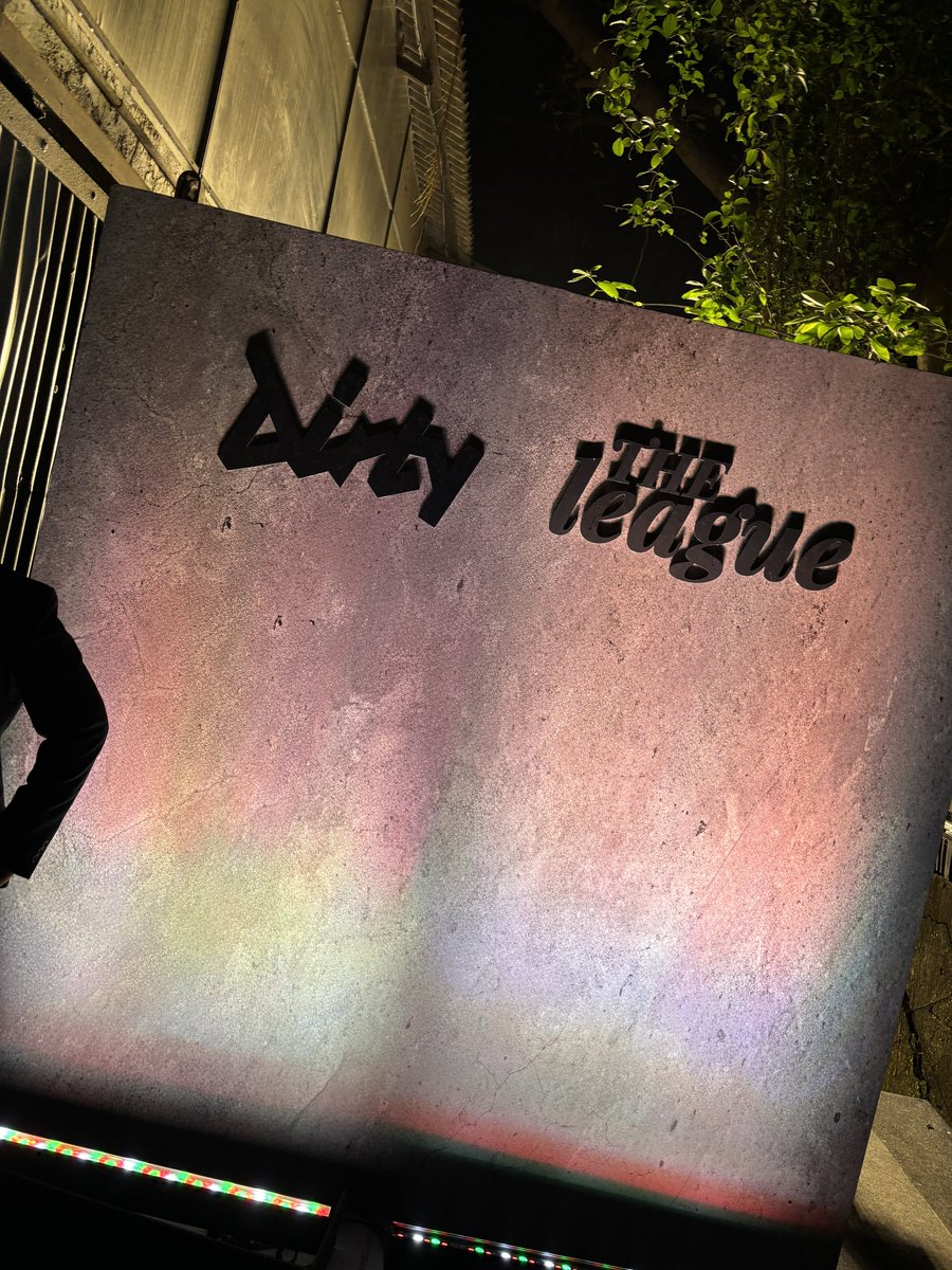 lostintrovert_'s tweet image. last night