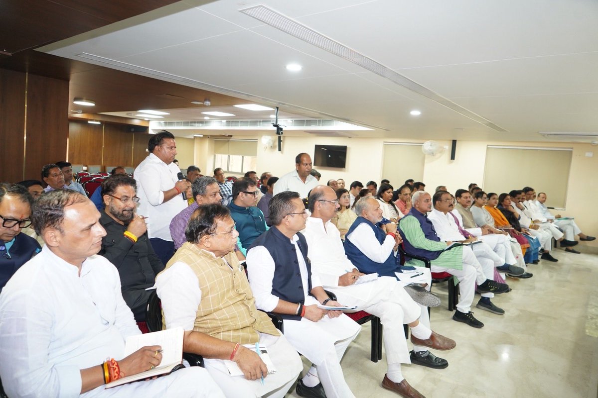 भारतीय जनता पार्टी, दिल्ली प्रदेश कार्यालय पर संगठनात्मक बैठक को संबोधित किया।

बैठक में आगामी कार्यक्रमों को लेकर विस्तारपूर्वक चर्चा हुई।

इस अवसर पर प्रदेश सह-प्रभारी भाजपा दिल्ली <a href="/alka_gurjar/">Dr. Alka Singh Gurjar</a> जी एवं प्रदेश संगठन महामंत्री श्री <a href="/PavanRanaRSS/">Pavan Rana</a> जी उपस्थित रहे।