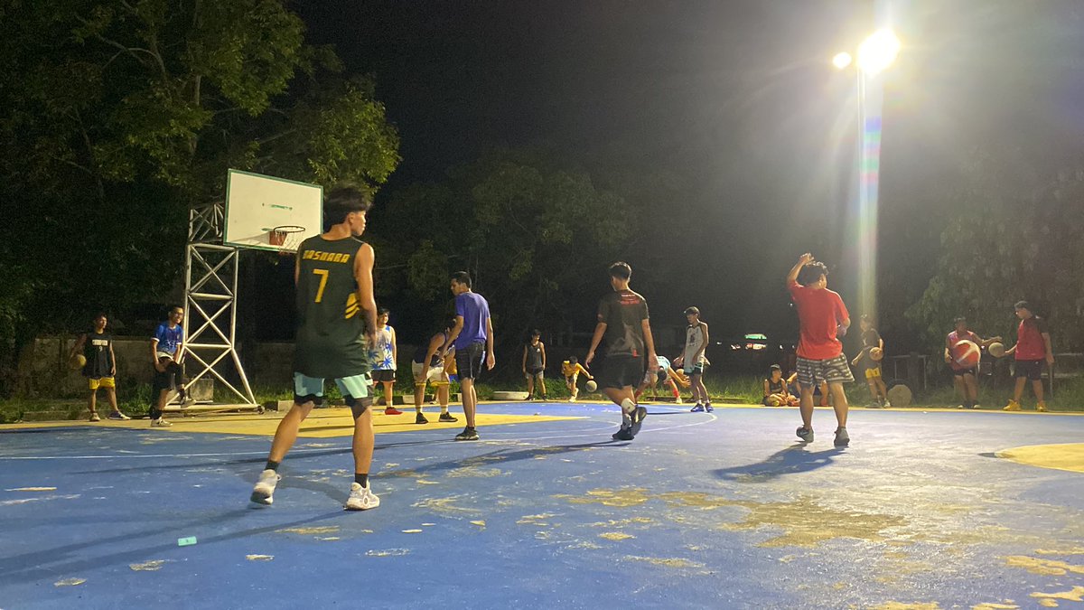 ……..ขาสั่น @สนามบาสนราธิวาส