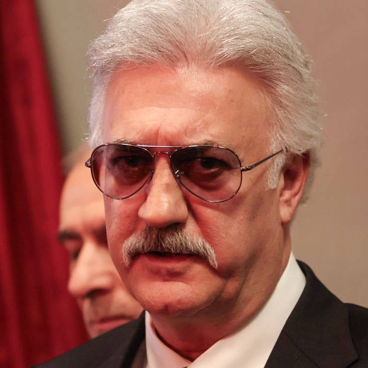 Tiyatrocu Ferahnur Barut: (Tamer Karadağlı hk.)

“Bütün kariyeri bir televizyon dizisinde ‘bababa’ demek olan ve daha önce Devlet Tiyatrosu sınavına girip kazanamamış birini bu kuruma genel müdür yaptılar.

Güç zehirlenmesine uğradı, sürekli hata yapıyor."