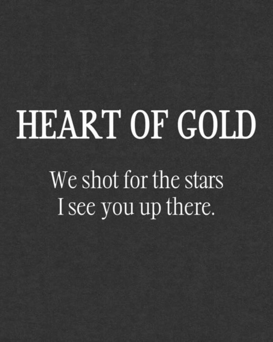 shawndailyybr's tweet image. 📸| O que nasceu como uma homenagem a um amigo, virou um hino cheio de emoção e verdade.

You had a heart of gold...

#HeartOfGold #ShawnMendes #MendesArmy #ShawnMendesBrasil #AnniversaryPost #HeartOfGoldAnniversary