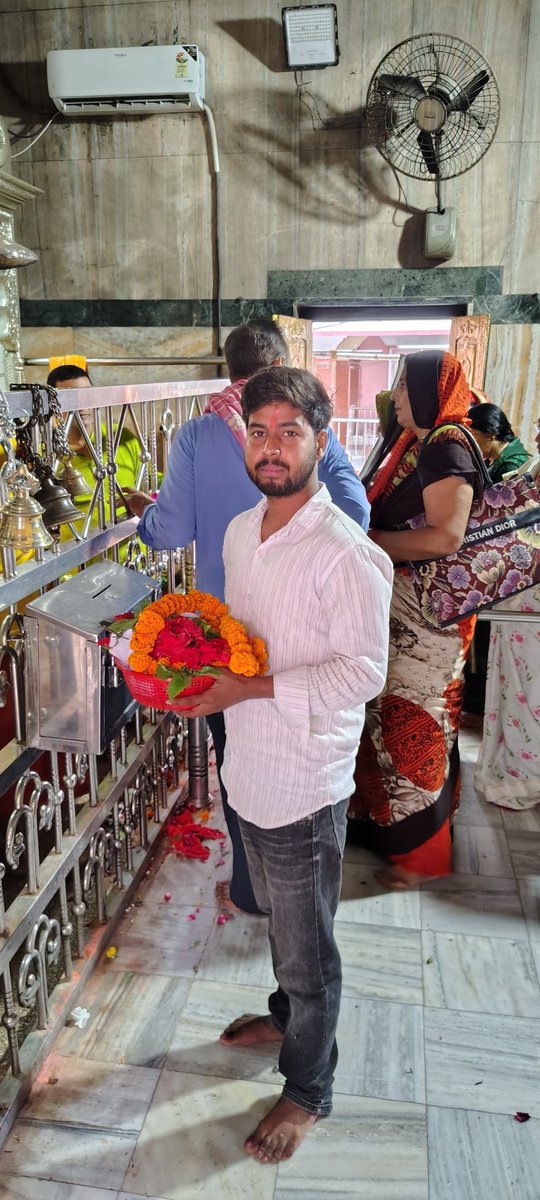 satya_brijesh's tweet image. जय मां कामाख्या  देवी जी का दर्शन पूजन कर आशीर्वाद प्राप्त किया 🙏🚩
आपका आशीर्वाद सदैव बना रहे माँ 🙏🙏। 

   बृजेश यादव सत्या 
   🙏युवा नेता 🙏
#Brijesh #yadav #satya
@ManojSinghKAKA