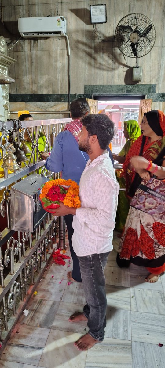 satya_brijesh's tweet image. जय मां कामाख्या  देवी जी का दर्शन पूजन कर आशीर्वाद प्राप्त किया 🙏🚩
आपका आशीर्वाद सदैव बना रहे माँ 🙏🙏। 

   बृजेश यादव सत्या 
   🙏युवा नेता 🙏
#Brijesh #yadav #satya
@ManojSinghKAKA