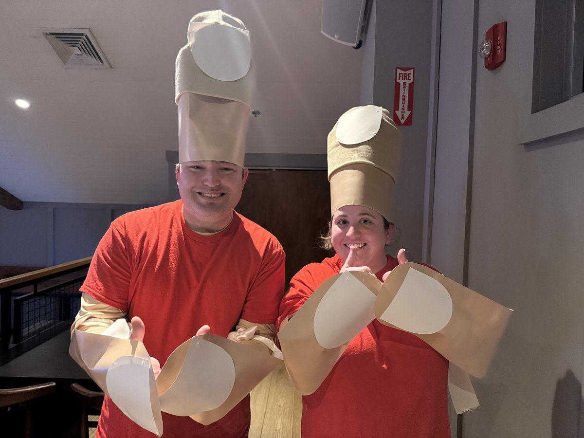 lhenry019's tweet image. Halloween 2025 was two thumbs up! #Spykids