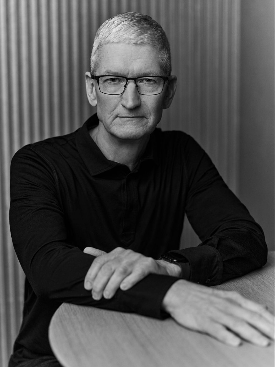Happy birthday, <a href="/tim_cook/">Tim Cook</a> !!