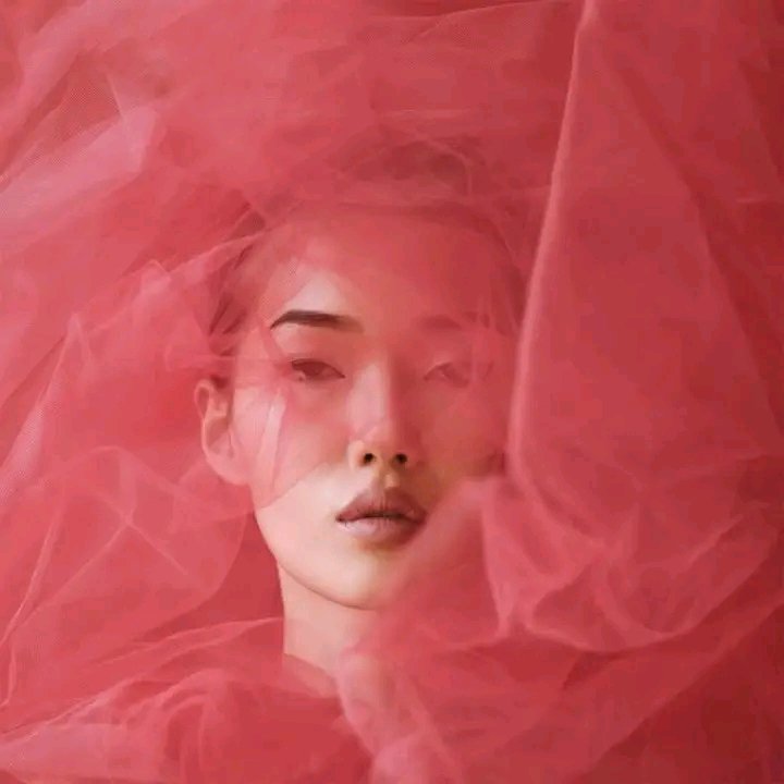 o_elixir's tweet image. J&apos; écris mon intime..
Pétales de pleurs entre les lignes..
Mystères que je dessine..
Lumière à ceux qui me devinent..