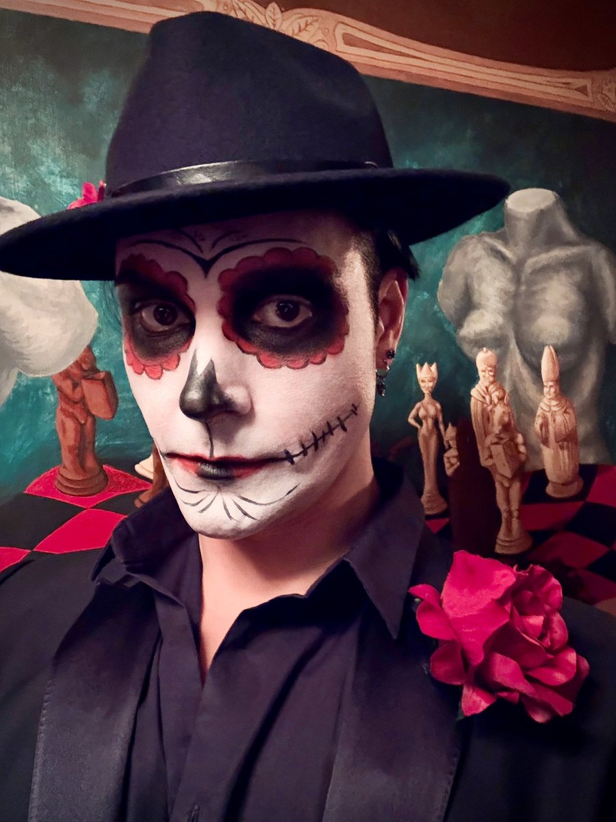 paoloadp's tweet image. 🎃 Happy Halloween! 👻
🇲🇽 ¡Feliz Día de los Muertos! 🌹
🇯🇵 ハッピー・ハロウィン!💀
今年も、美しい魔女に扮されたデヴィ夫人の華やかなハロウィンパーティにて、カルメンの闘牛士の歌をはじめとしたクラシカルレパートリーを
心を込めて歌わせていただきました🎤…