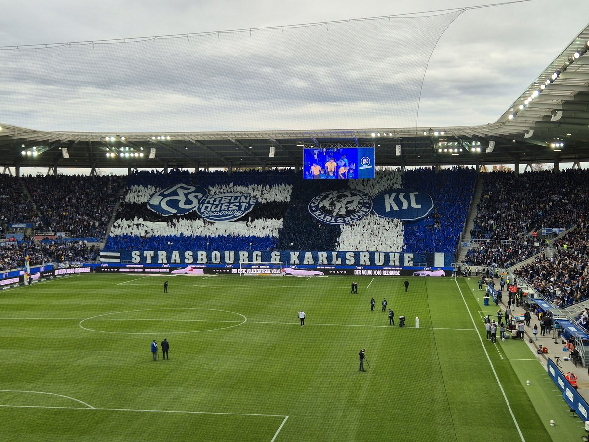 Shakapero's tweet image. Bien le bonjour amis Stras' 👋