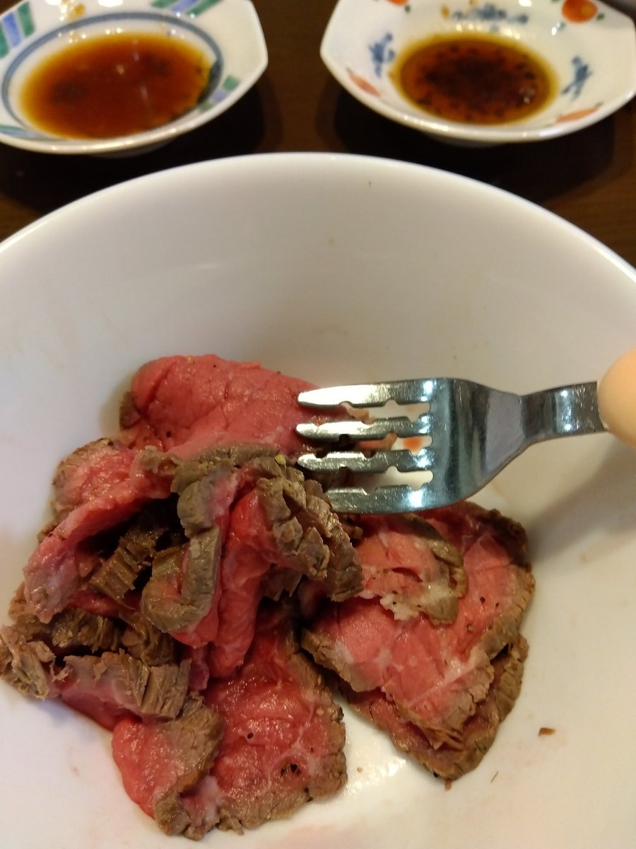 ChiakiCraft's tweet photo. ローストビーフうまー
#肉 #ローストビーフ https://t.co/VmvVhJkyGv