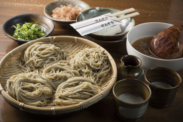 ＼旅先で食べたい！／
おすすめのご当地蕎麦15選🥢✨

🥢戸隠そば（長野県）
・うずら家
・岩戸屋
・そば茶屋極楽坊
・大久保の茶屋
・徳善院蕎麦の宿坊極意
※すべて戸隠周辺

🥢越前おろしそば（福井県）
【松岡】けんぞう蕎麦
【池田町】そば処一福
【三国】そば処 みの吉本店
【福井駅】音市楼