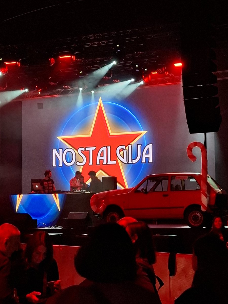 Me zanima koliko janšitov je bilo včeraj na yugo nostalgiji.😂😂😂