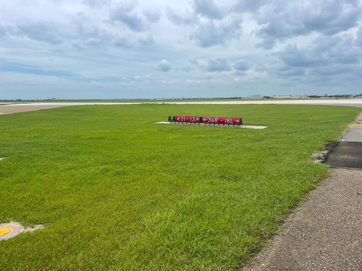 🏆 Celebrating Hypower’s Award-Winning Projects!
🛫 Eagle Award Winner! Hypower upgraded Valley Intl Airport with advanced NAVAIDs &amp; fiber optics.
Thanks to @ABCFECC, Valley Intl &amp; our partners!
🔗 hypowerinc.com/airfield-light…
#Hypower #EagleAward #ABCEIC2025 #Aviation