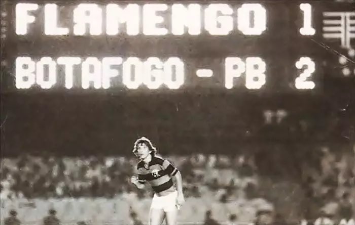 Levando em consideração o contexto, nada na história do futebol brasileiro supera esse jogo. 

Só sabe quem tava lá nesse dia…