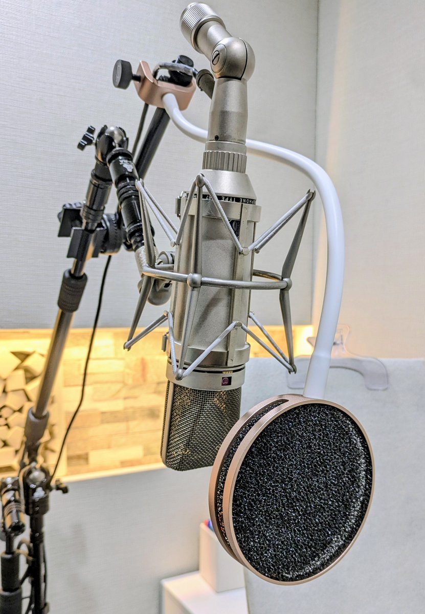 1971年製のNEUMANN U87
やはり現行のU87Aiとは違った魔力を感じる