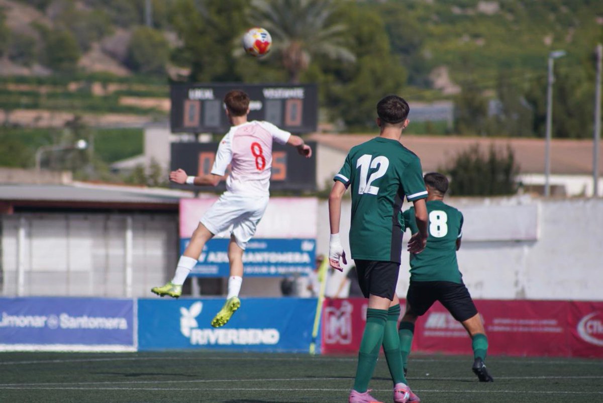 ffrm_se's tweet image. ⏸️ ¡𝗗𝗘𝗦𝗖𝗔𝗡𝗦𝗢! | ⏰ 40&apos; | #FFRM 0-0 #EXT

⌛ Jugadores a vestuarios con empate a 0 entre la FFRM y Extremadura Sub-16.

🟥 La FFRM juega con uno menos.
 🧤 Nuestro guardameta , Imandudi, paró un penalti.

📽️ youtube.com/live/LrbqcZYXV…

💪 #VamosFFRM
