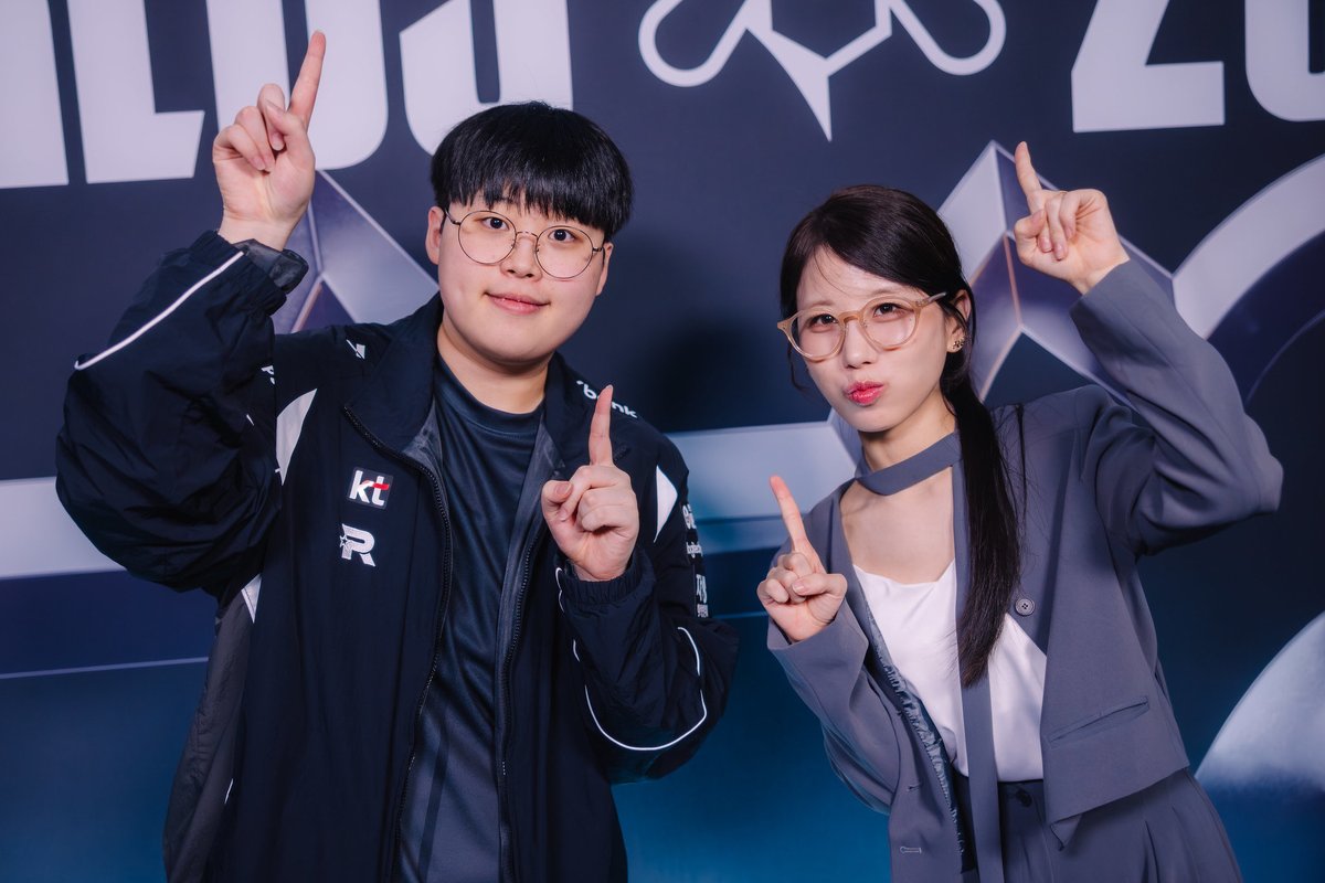 GOING UP UP UP 🎢 #Worlds2025