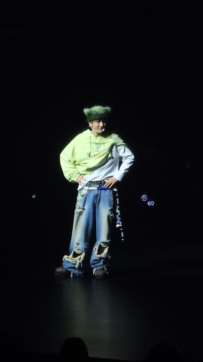 exokyungss's tweet photo. i had so much fun today thank you baekhyun for the amazing show 🥹🩷 hope to see you again soon 🫶 i love you ❤️

#백현 #BAEKHYUN #ReverieSINGAPORE https://t.co/YI22BQGH2r
